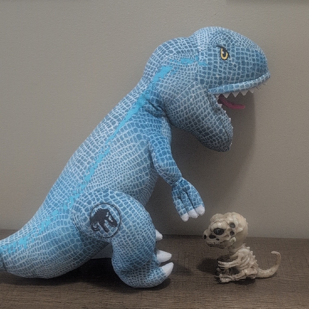 Jurassic World Dinosaur Plush & Fingerling